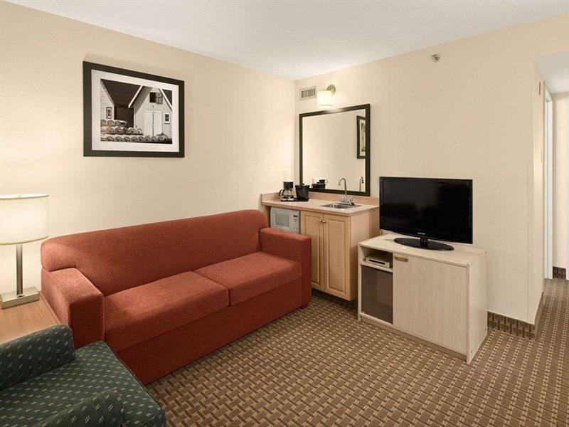 Country Inn & Suites Dartmouth Екстериор снимка