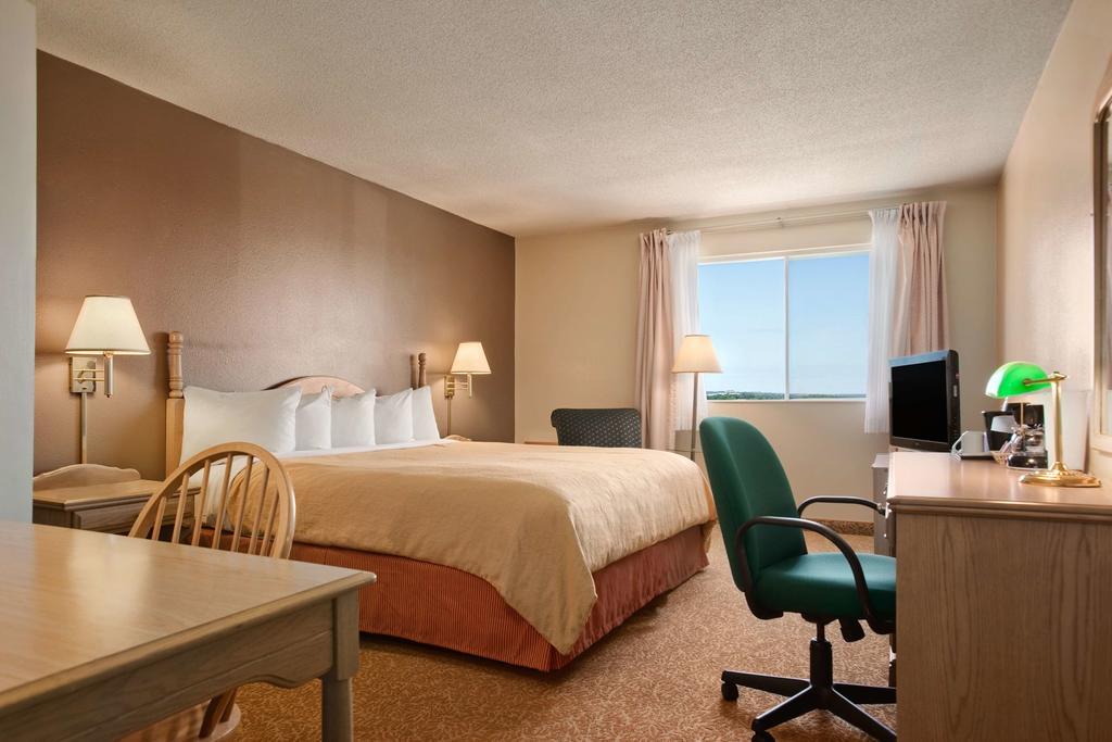 Country Inn & Suites Dartmouth Екстериор снимка