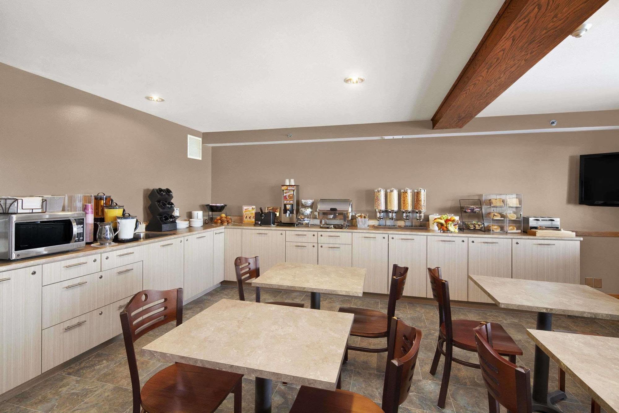 Country Inn & Suites Dartmouth Екстериор снимка