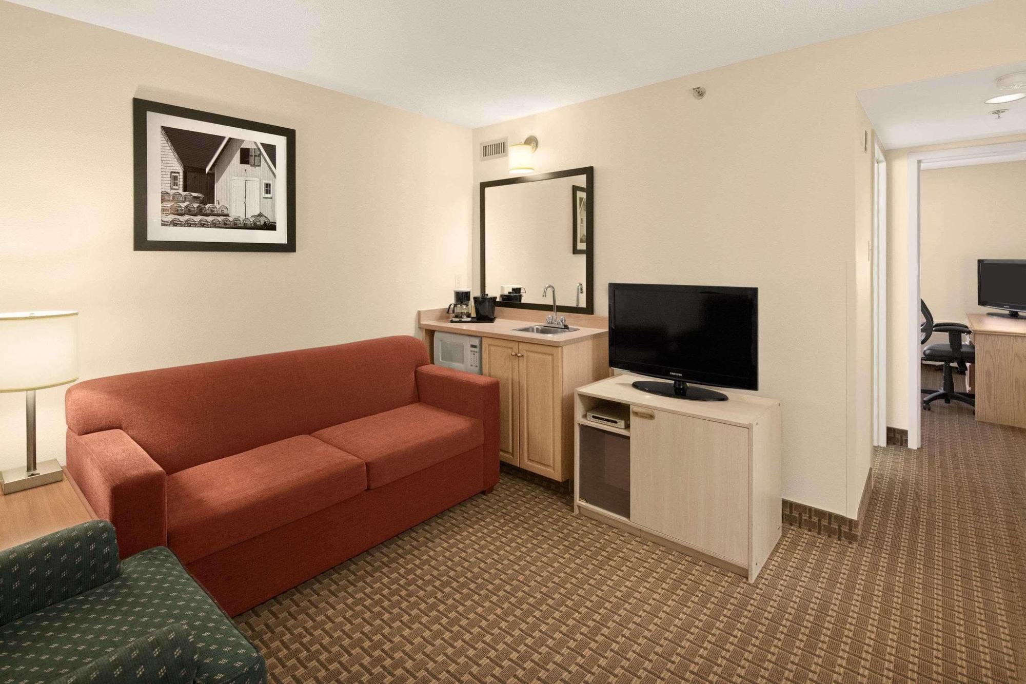 Country Inn & Suites Dartmouth Екстериор снимка