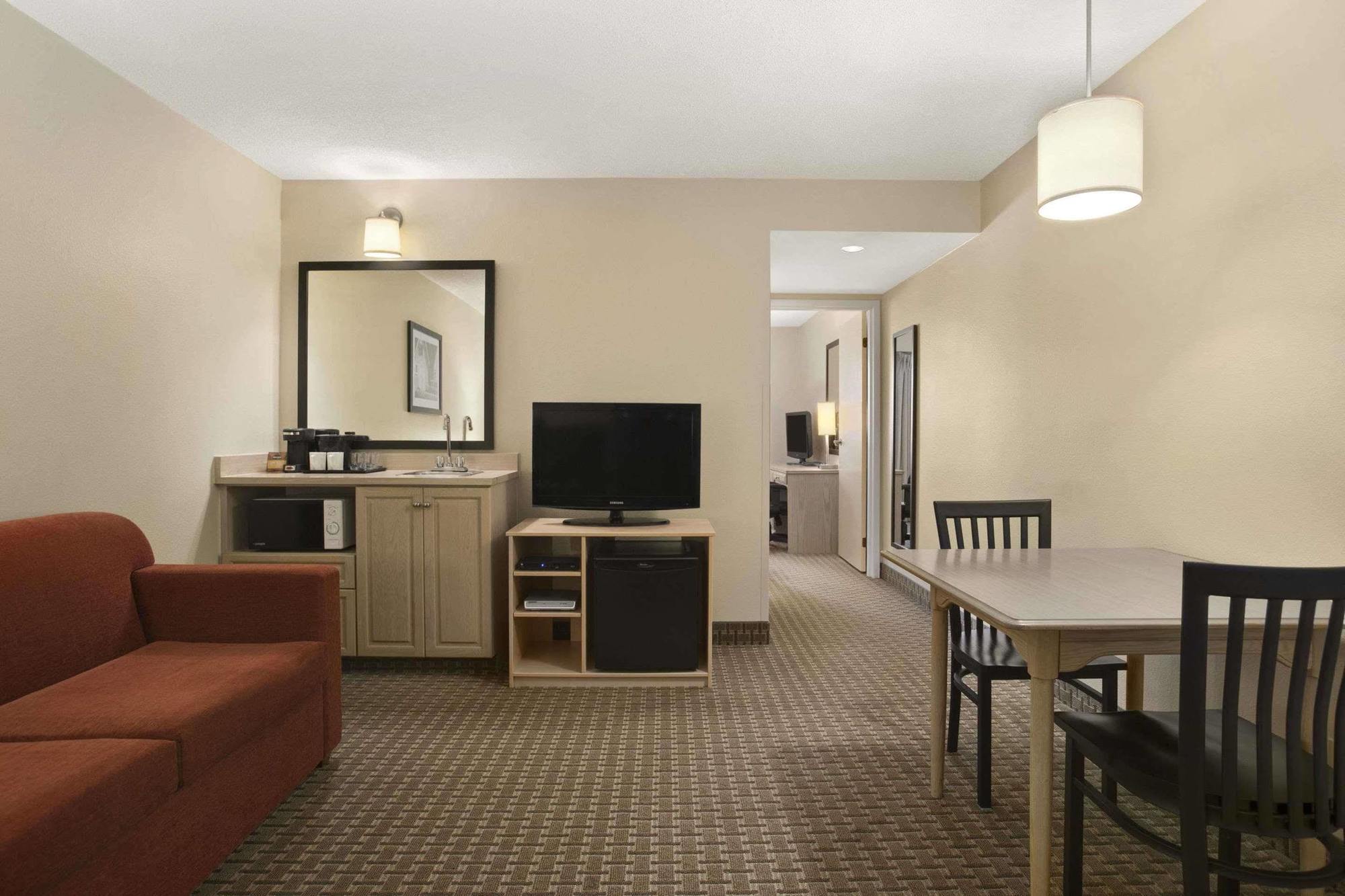 Country Inn & Suites Dartmouth Екстериор снимка