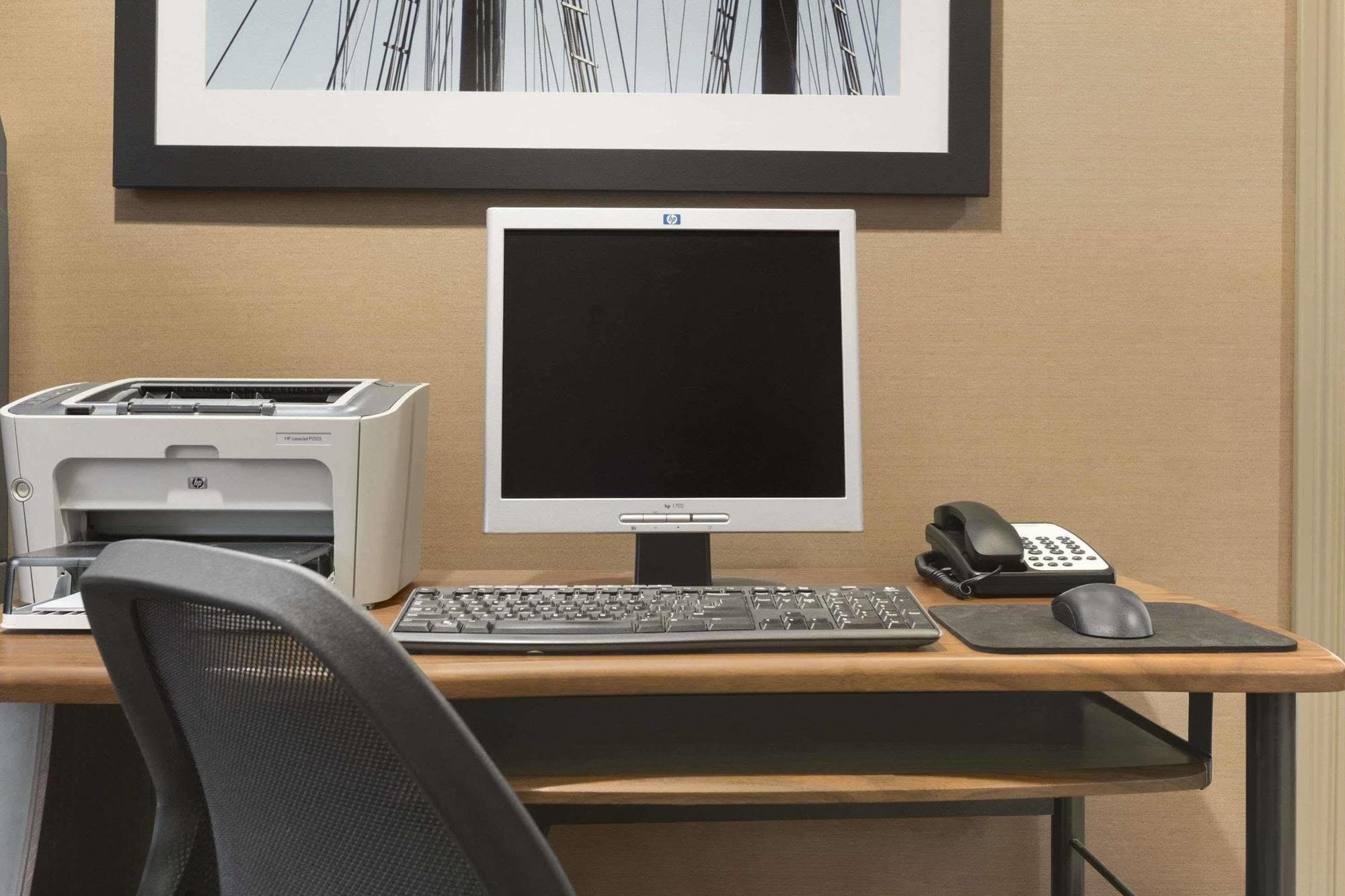Country Inn & Suites Dartmouth Екстериор снимка