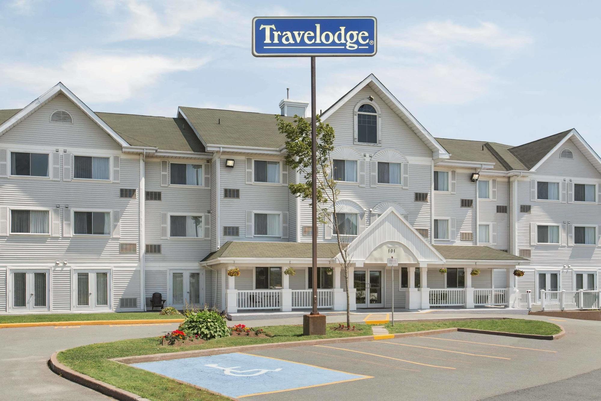 Country Inn & Suites Dartmouth Екстериор снимка